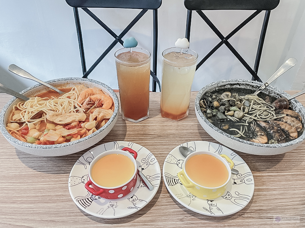 桃園美食-義匠義式湯麵-南平店-滿滿海鮮用料與擁有濃郁湯頭的義式湯麵專賣/湯麵 飲品/鄰近藝文特區/親子友善餐廳 @靜兒貪吃遊玩愛分享