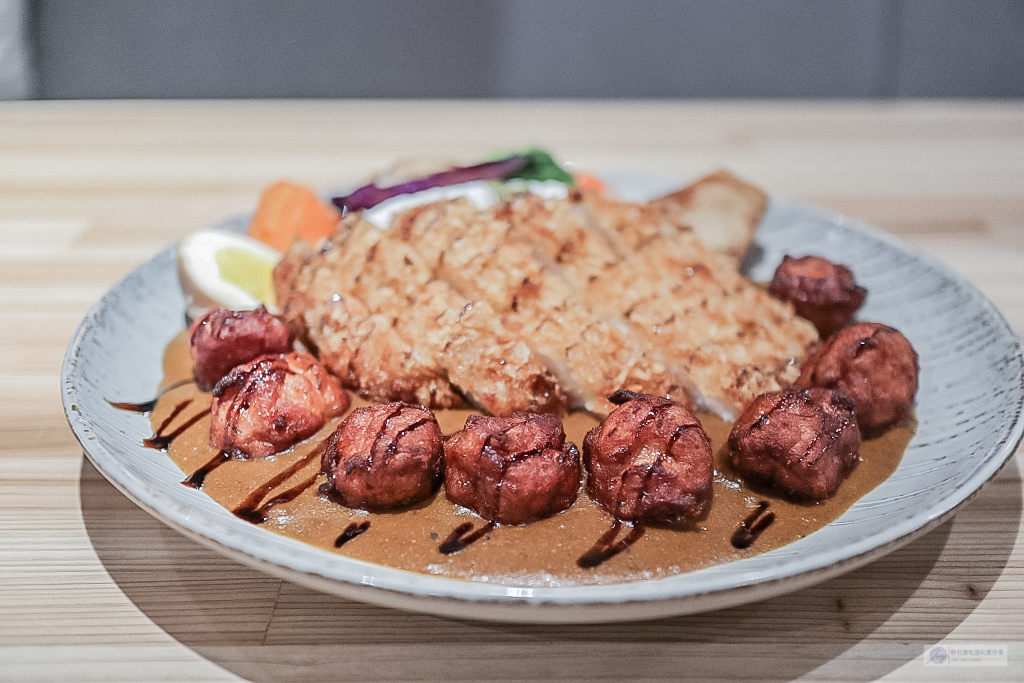 台中沙鹿美食-典咖哩洋食屋-海線第一首間自由搭配熟成咖哩專賣/咖哩 飲品/鄰近靜宜大學 @靜兒貪吃遊玩愛分享