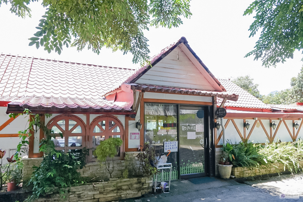 桃園復興景點-森鄰水岸景觀咖啡館-坐擁絕美森林水岸第一排！峇里島風格茅草傘座位，免服務費，平日不限時，有停車場 @靜兒貪吃遊玩愛分享