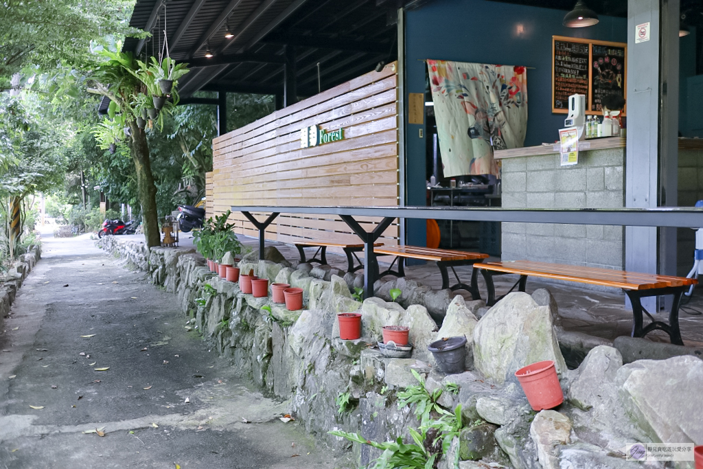 宜蘭頭城美食-流水森林-隱身山林秘境的景觀第一排森林咖啡店/超浮誇的爆量蛤蠣超吸睛/寵物友善 @靜兒貪吃遊玩愛分享