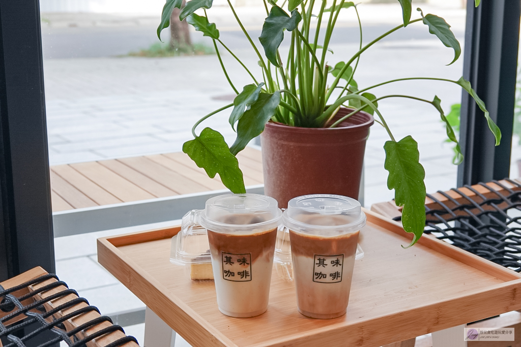 桃園美食-Chīwit Coffee Bar 其味咖啡2店-4.9顆星超高評論！外帶為主的咖啡店！鄰近中路特區 @靜兒貪吃遊玩愛分享