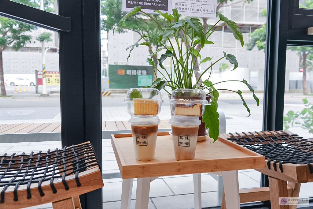 桃園美食-Chīwit Coffee Bar 其味咖啡2店-4.9顆星超高評論！外帶為主的咖啡店！鄰近中路特區 @靜兒貪吃遊玩愛分享