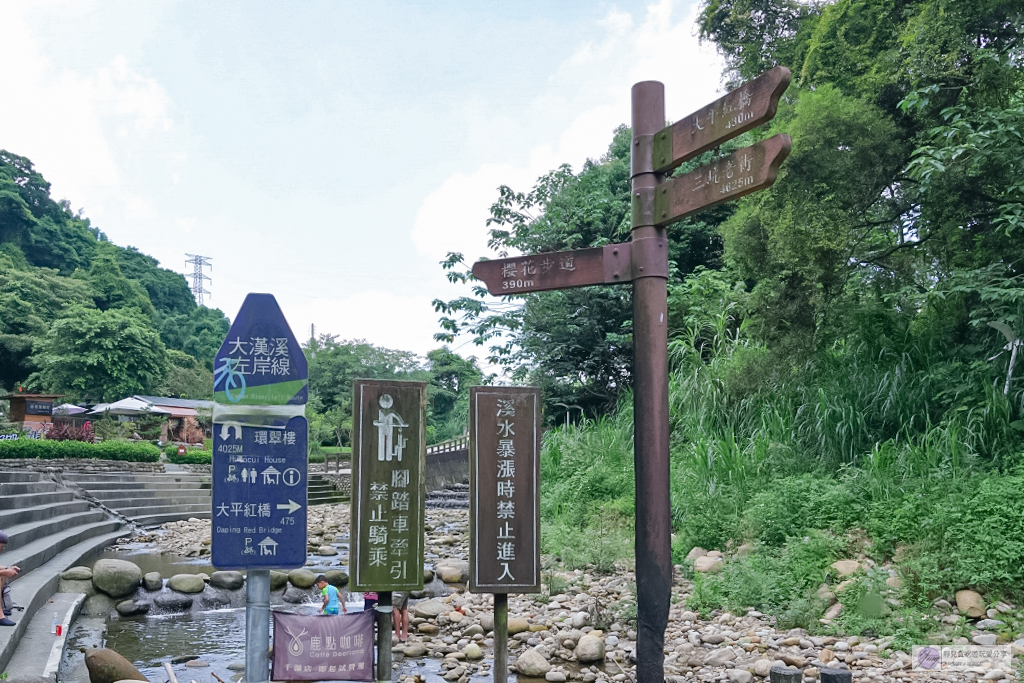 桃園龍潭景點-階梯式千層瀑布-隱藏版戲水秘境！免費玩水、天然溪水、百大建築大平紅橋 @靜兒貪吃遊玩愛分享