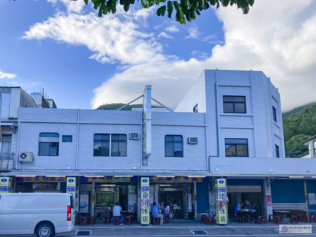 宜蘭南澳美食-建華冰店-台9線上近70年的老字號冰店，必點招牌傳到冰加生雞蛋 @靜兒貪吃遊玩愛分享