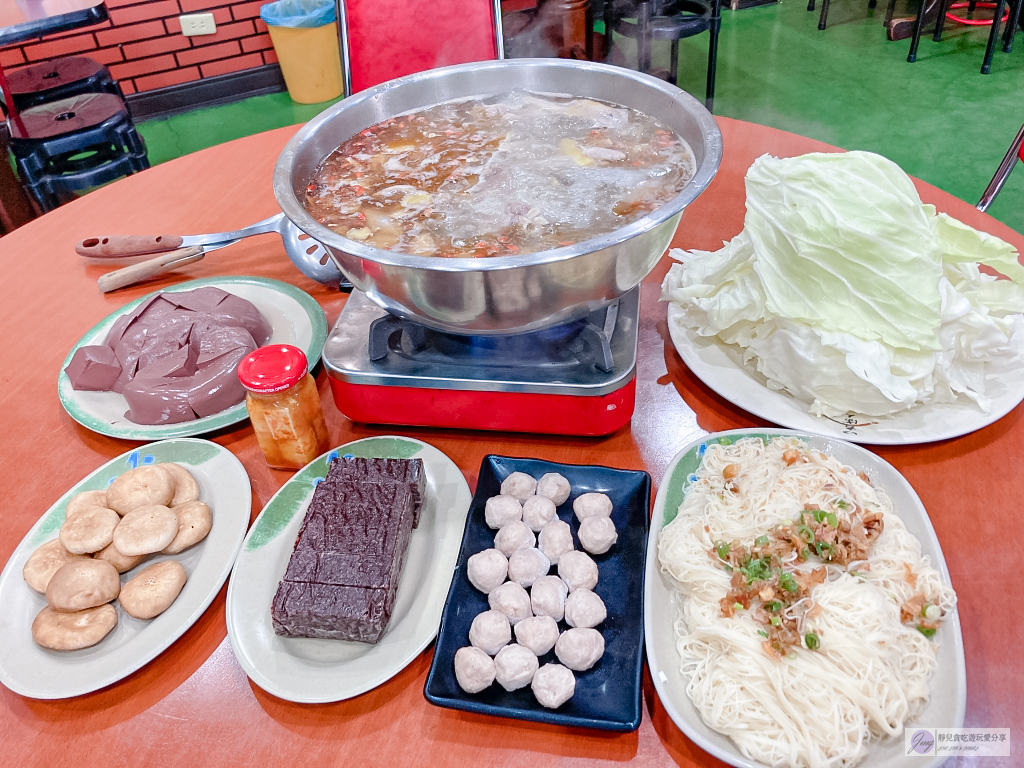 台灣番鴨牧場-隱身巷弄人氣餐廳！白鐵大鋼盆薑母鴨，免費雞油飯、麵線吃到飽 @靜兒貪吃遊玩愛分享