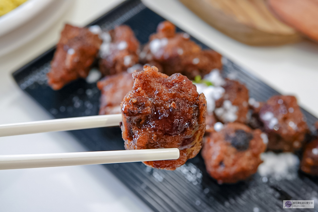 桃園美食-阿本家 Jia Bena-創新川菜純白色系簡約清新質感風格川湘餐館 @靜兒貪吃遊玩愛分享