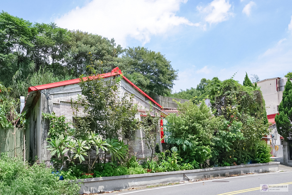 桃園龜山美食-溫手作雞蛋酥糖-藏身在古厝老宅！在地超過60年老字號，傳承三代的古早味零嘴 @靜兒貪吃遊玩愛分享