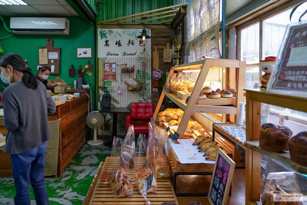 桃園龍潭美食-農場麵包Farm Bread-復古老宅裡的老麵麵包，多達40種以上口味，海鹽捲、貝果、生吐司銷售常勝軍 @靜兒貪吃遊玩愛分享