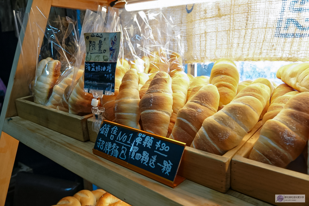 桃園龍潭美食-農場麵包Farm Bread-復古老宅裡的老麵麵包，多達40種以上口味，海鹽捲、貝果、生吐司銷售常勝軍 @靜兒貪吃遊玩愛分享