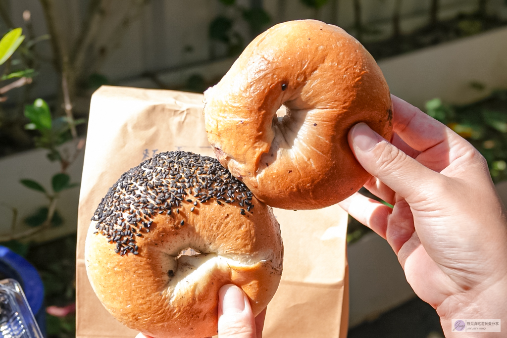 桃園龍潭美食-農場麵包Farm Bread-復古老宅裡的老麵麵包，多達40種以上口味，海鹽捲、貝果、生吐司銷售常勝軍 @靜兒貪吃遊玩愛分享