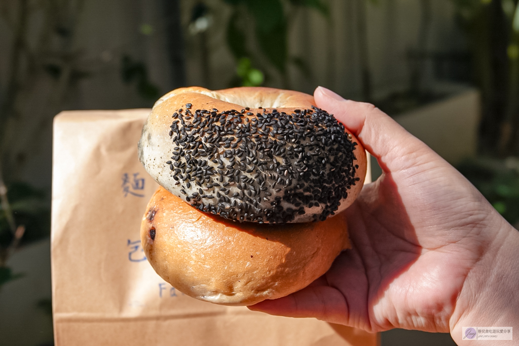 桃園龍潭美食-農場麵包Farm Bread-復古老宅裡的老麵麵包，多達40種以上口味，海鹽捲、貝果、生吐司銷售常勝軍 @靜兒貪吃遊玩愛分享