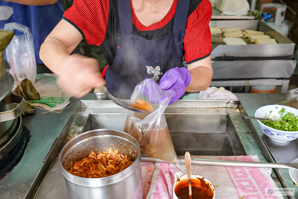 彰化員林美食-東門賴家碗粿-超過60年老字號！在地古早味排隊銅板小吃，芋蔥超大顆才25元 @靜兒貪吃遊玩愛分享