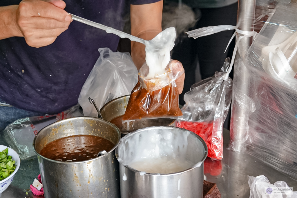 彰化員林美食-東門賴家碗粿-超過60年老字號！在地古早味排隊銅板小吃，芋蔥超大顆才25元 @靜兒貪吃遊玩愛分享