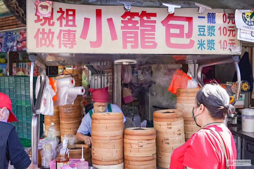 桃園中壢美食-忠貞祖傳現做小籠包-在地經營10幾年的排隊美食/老麵發酵軟Q好吃 @靜兒貪吃遊玩愛分享