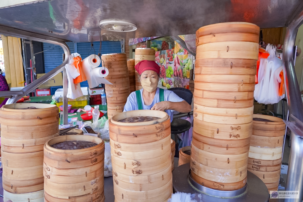 桃園中壢美食-忠貞祖傳現做小籠包-在地經營10幾年的排隊美食/老麵發酵軟Q好吃 @靜兒貪吃遊玩愛分享