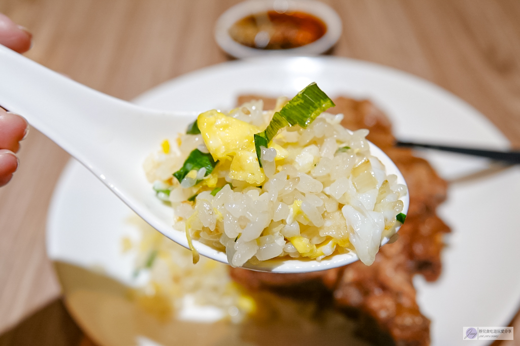 桃園美食-一鋒杭麵食館-桃園小鼎泰豐！皮薄多汁的蝦仁燒賣，很有水準的排骨蛋炒飯 @靜兒貪吃遊玩愛分享