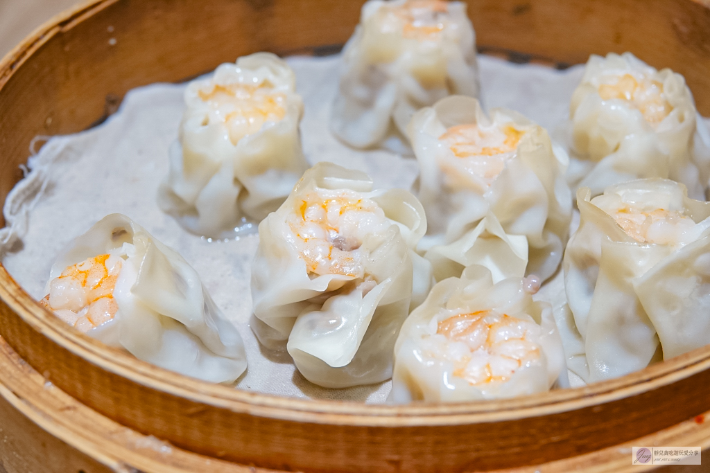 桃園美食-一鋒杭麵食館-桃園小鼎泰豐！皮薄多汁的蝦仁燒賣，很有水準的排骨蛋炒飯 @靜兒貪吃遊玩愛分享