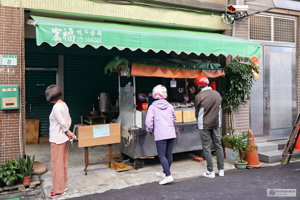 桃園美食-古早味蛋餅-在地經營35年以上，一天只賣4小時，酥脆粉漿蛋餅 @靜兒貪吃遊玩愛分享