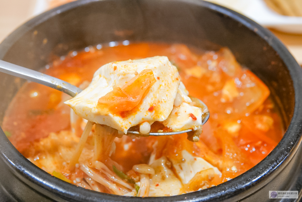 桃園美食-집밥 家飯韓食堂-簡約溫馨的韓式料理店，辣豆腐鍋、石鍋拌飯必點/鄰近藝文特區 @靜兒貪吃遊玩愛分享