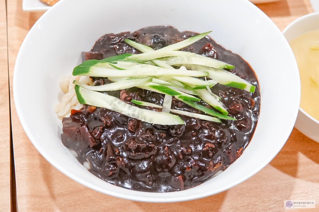 桃園美食-집밥 家飯韓食堂-簡約溫馨的韓式料理店，辣豆腐鍋、石鍋拌飯必點/鄰近藝文特區 @靜兒貪吃遊玩愛分享