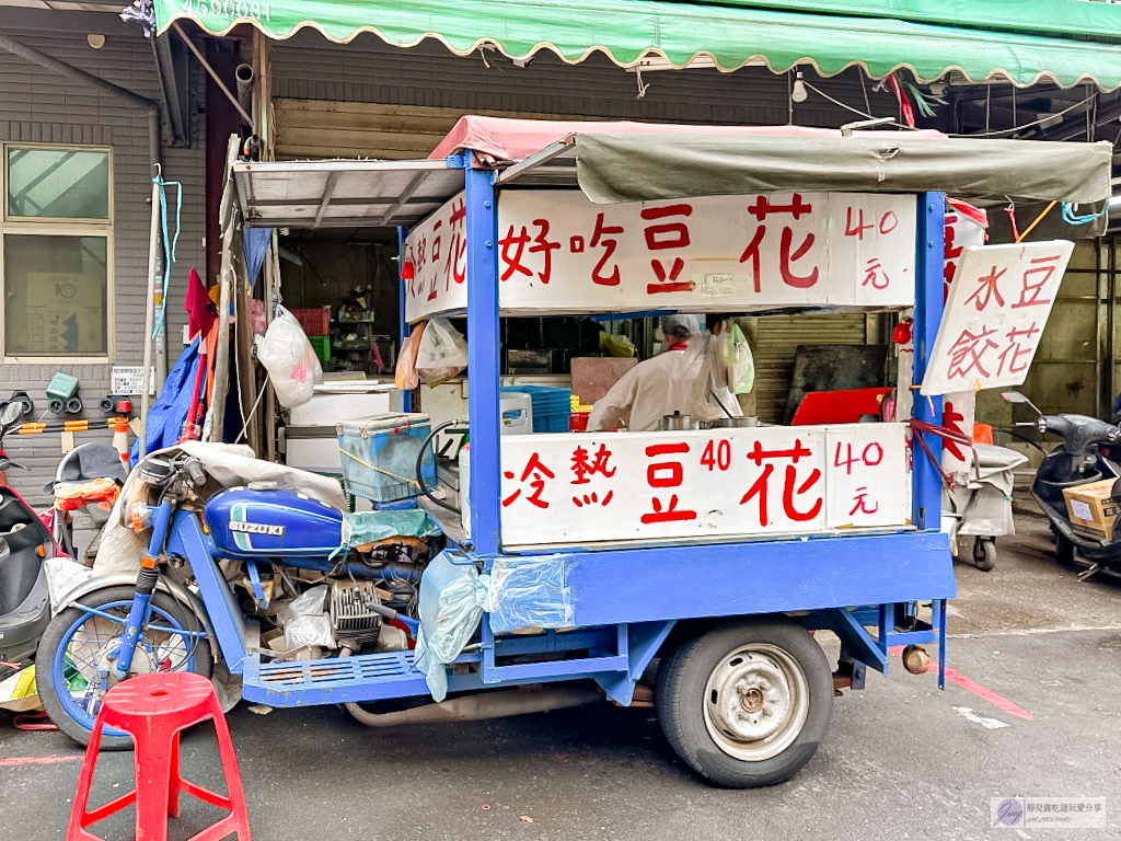 桃園中壢美食-無名三輪車阿伯豆花-70歲地方阿伯經營44年，薑味濃郁夠勁的古早味薑汁豆花，一碗只要40元 @靜兒貪吃遊玩愛分享