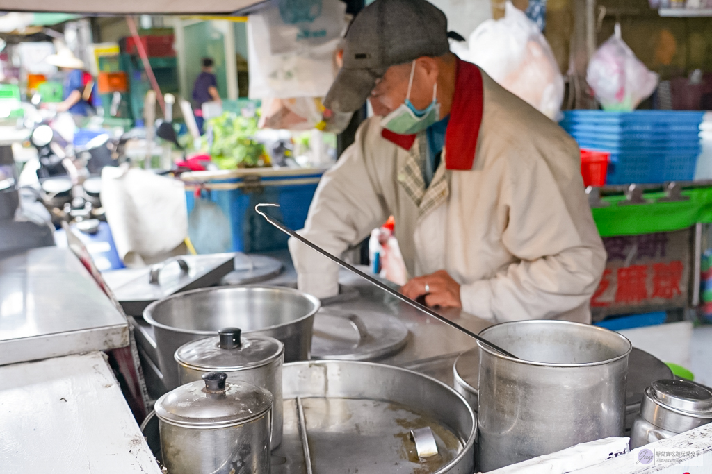 桃園中壢美食-無名三輪車阿伯豆花-70歲地方阿伯經營44年，薑味濃郁夠勁的古早味薑汁豆花，一碗只要40元 @靜兒貪吃遊玩愛分享