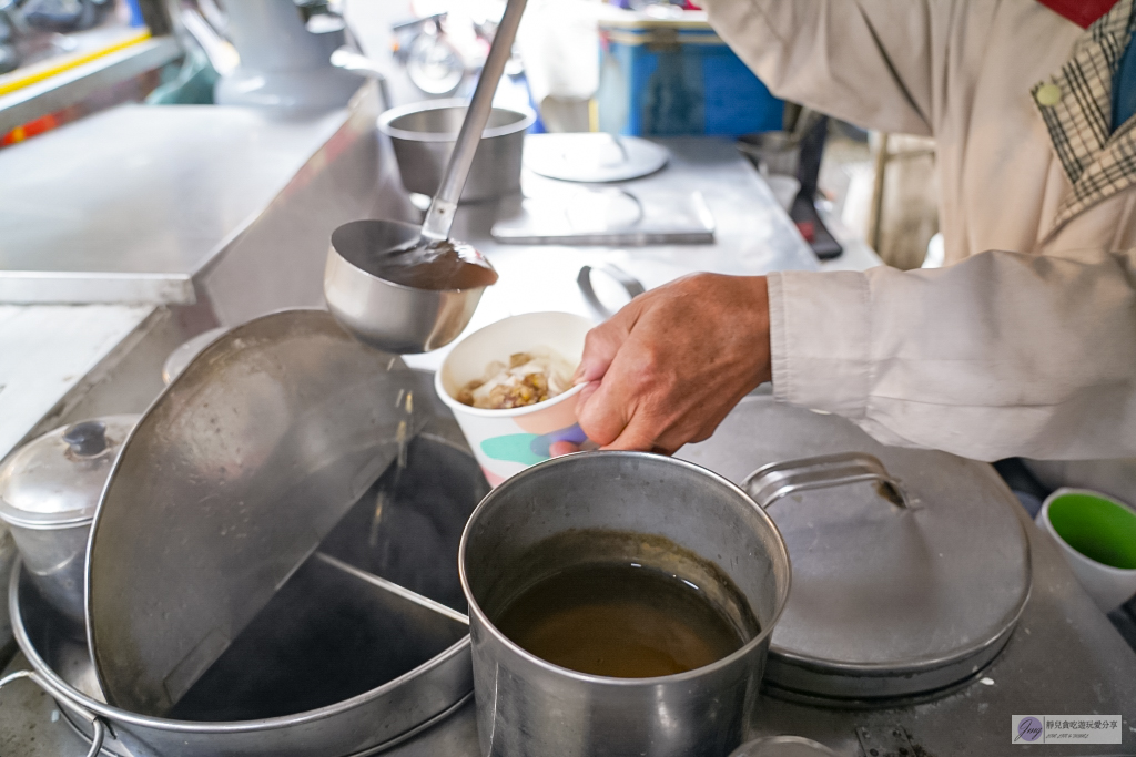 桃園中壢美食-無名三輪車阿伯豆花-70歲地方阿伯經營44年，薑味濃郁夠勁的古早味薑汁豆花，一碗只要40元 @靜兒貪吃遊玩愛分享