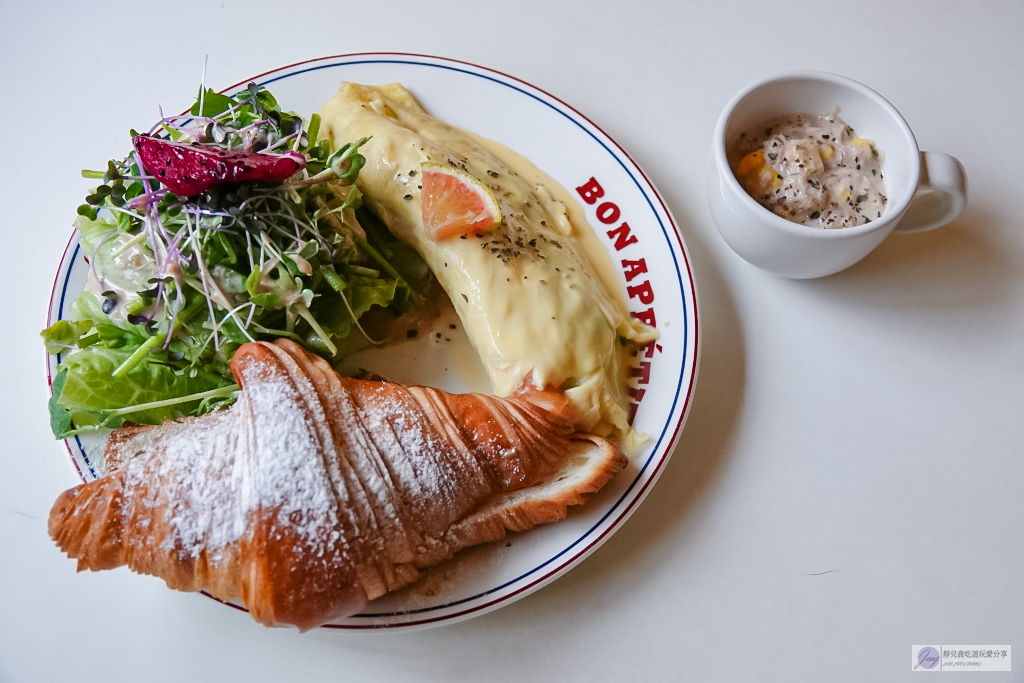 桃園中壢美食-Baker Street 貝克街早午餐-隱身在老宅小巷內，韓系文青質感早午餐/鄰近中原大學/寵物友善 @靜兒貪吃遊玩愛分享