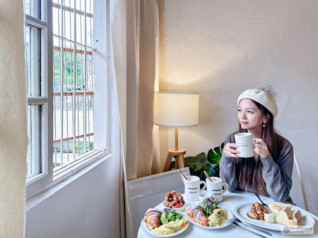 桃園中壢美食-Baker Street 貝克街早午餐-隱身在老宅小巷內，韓系文青質感早午餐/鄰近中原大學/寵物友善 @靜兒貪吃遊玩愛分享