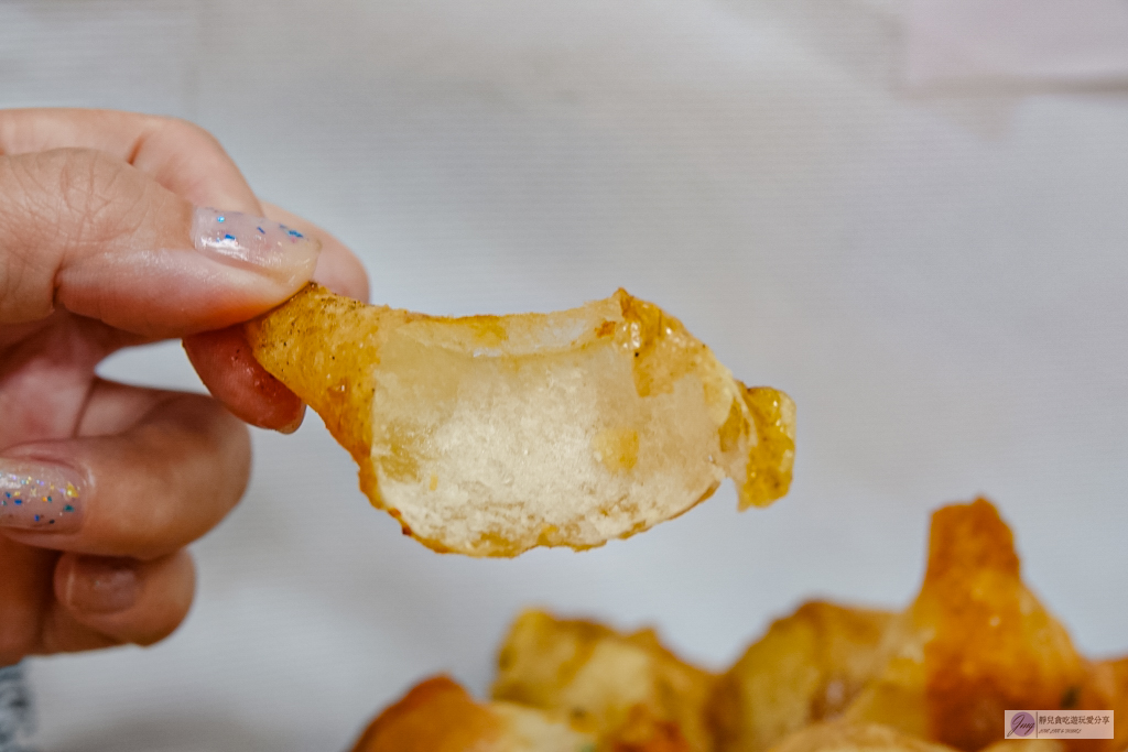 桃園龍潭美食-丫嬤ㄟ功夫-隱藏在住宅一樓無招牌鹹酥雞，超酥脆炸蛋餅30元，炸豬皮豬肚豬肝你敢挑戰嗎？ @靜兒貪吃遊玩愛分享