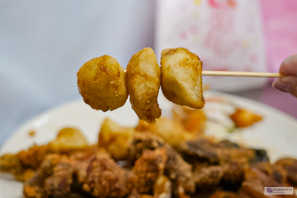 桃園龍潭美食-丫嬤ㄟ功夫-隱藏在住宅一樓無招牌鹹酥雞，超酥脆炸蛋餅30元，炸豬皮豬肚豬肝你敢挑戰嗎？ @靜兒貪吃遊玩愛分享