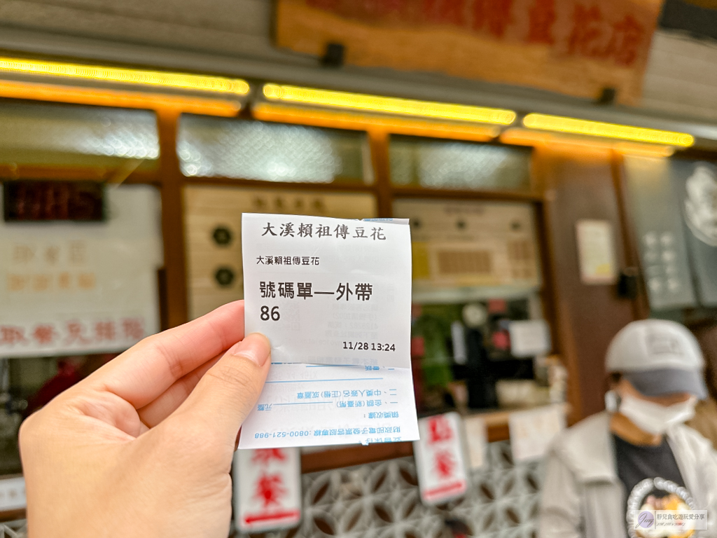 桃園大溪美食-大溪賴祖傳豆花店-在地60年的人氣排隊豆花店，三種配料只要45元 @靜兒貪吃遊玩愛分享