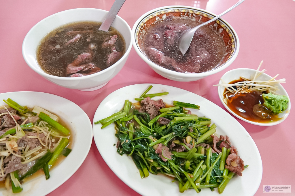 台南中西區美食-阿棠牛肉湯-在地排隊美食！蔬果熬煮的清甜湯頭vs軟嫩的溫體牛肉片，必點小吃 @靜兒貪吃遊玩愛分享