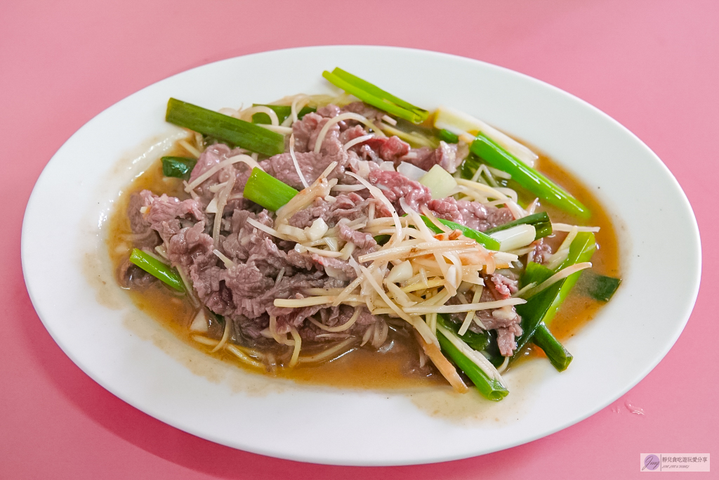 台南中西區美食-阿棠牛肉湯-在地排隊美食！蔬果熬煮的清甜湯頭vs軟嫩的溫體牛肉片，必點小吃 @靜兒貪吃遊玩愛分享