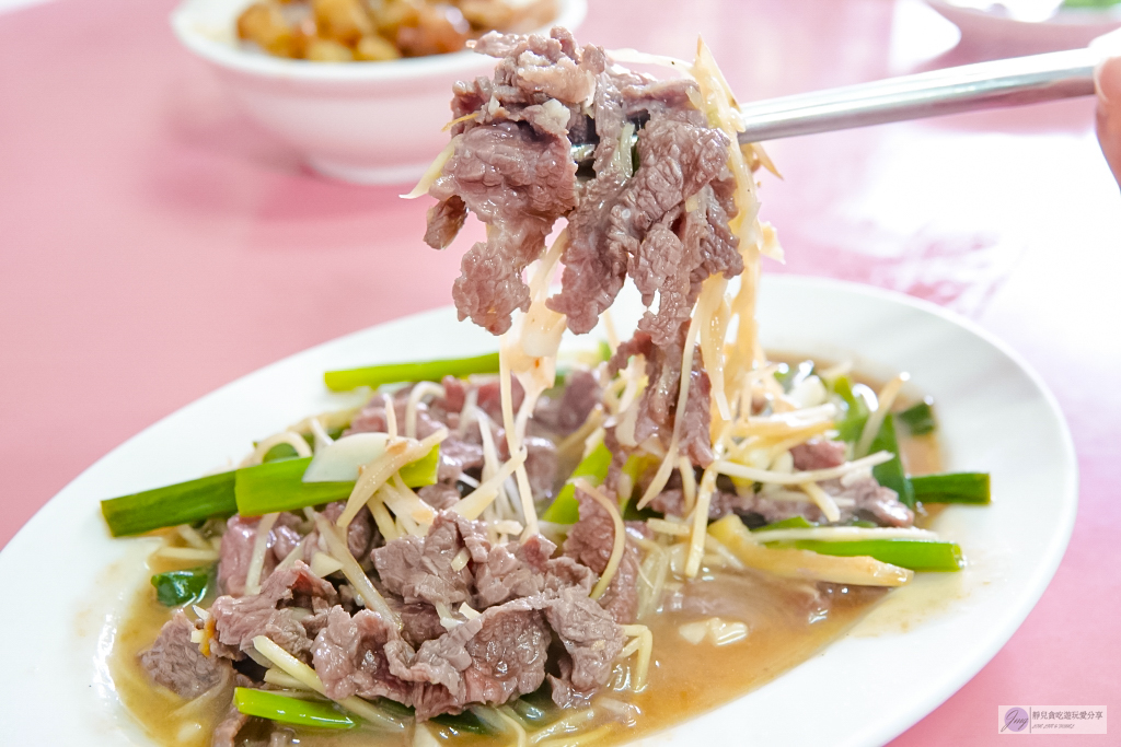 台南中西區美食-阿棠牛肉湯-在地排隊美食！蔬果熬煮的清甜湯頭vs軟嫩的溫體牛肉片，必點小吃 @靜兒貪吃遊玩愛分享