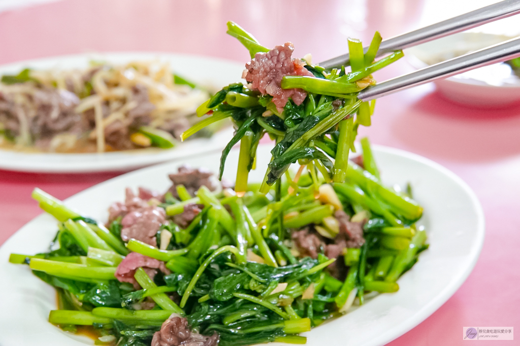 台南中西區美食-阿棠牛肉湯-在地排隊美食！蔬果熬煮的清甜湯頭vs軟嫩的溫體牛肉片，必點小吃 @靜兒貪吃遊玩愛分享