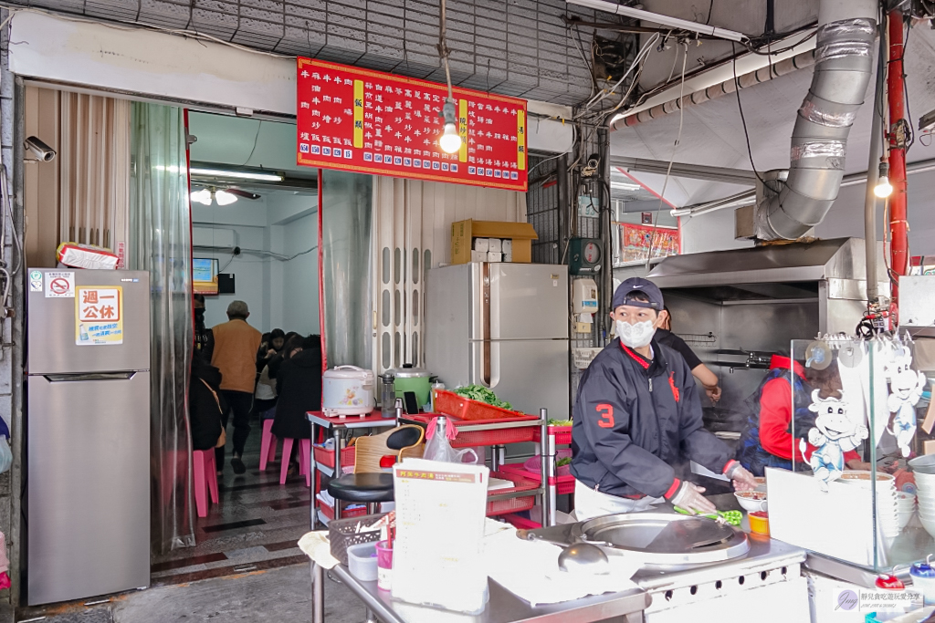 台南中西區美食-阿棠牛肉湯-在地排隊美食！蔬果熬煮的清甜湯頭vs軟嫩的溫體牛肉片，必點小吃 @靜兒貪吃遊玩愛分享