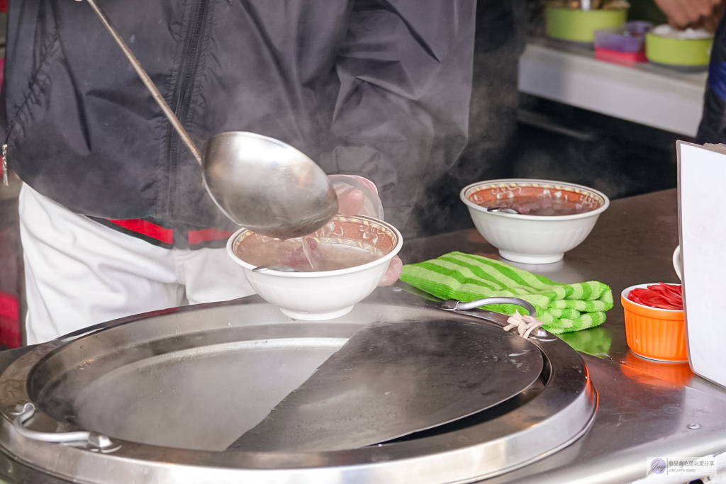 台南中西區美食-阿棠牛肉湯-在地排隊美食！蔬果熬煮的清甜湯頭vs軟嫩的溫體牛肉片，必點小吃 @靜兒貪吃遊玩愛分享