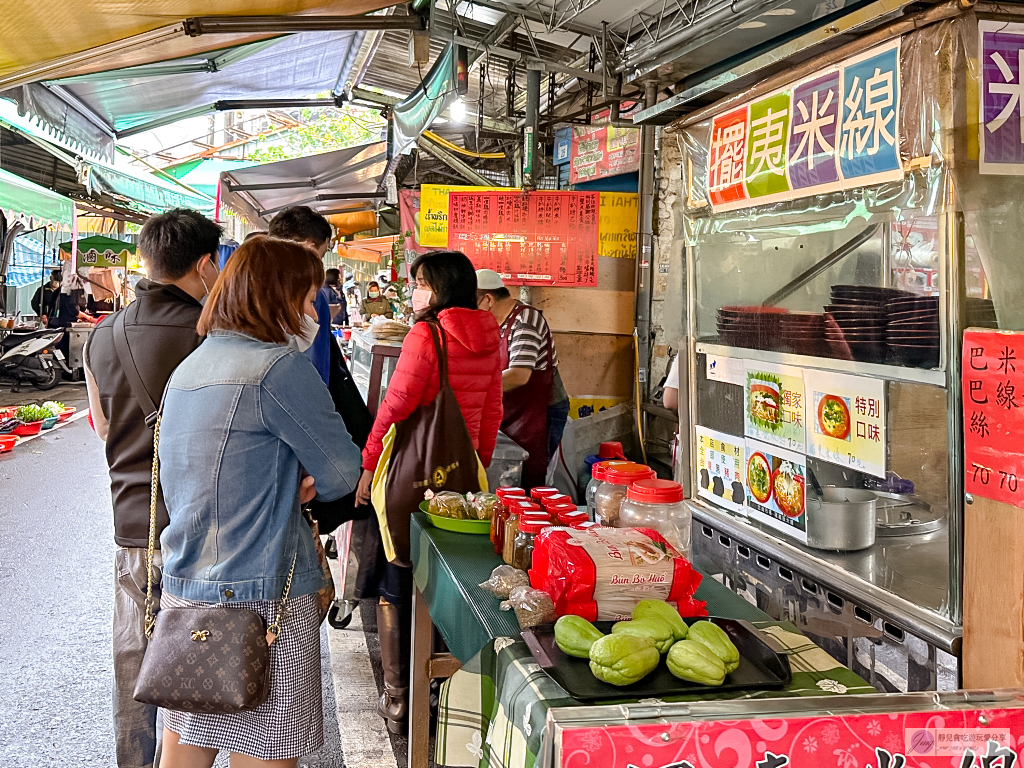 桃園平鎮美食-清真園雲南回民異國小吃-隱藏在忠貞市場裡超人氣的印度烤餅 @靜兒貪吃遊玩愛分享