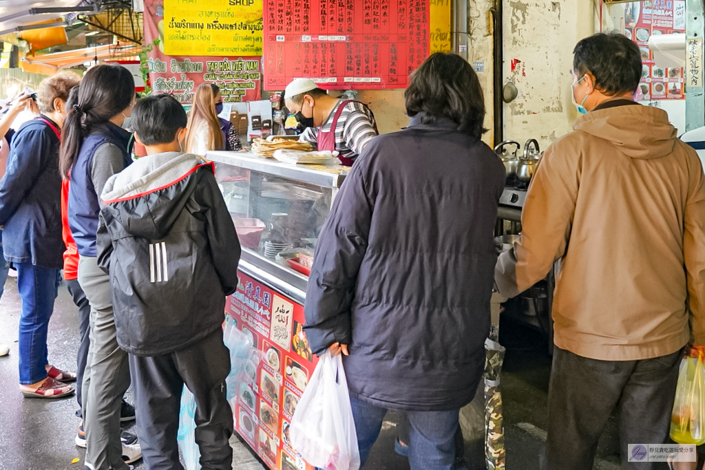 桃園平鎮美食-清真園雲南回民異國小吃-隱藏在忠貞市場裡超人氣的印度烤餅 @靜兒貪吃遊玩愛分享