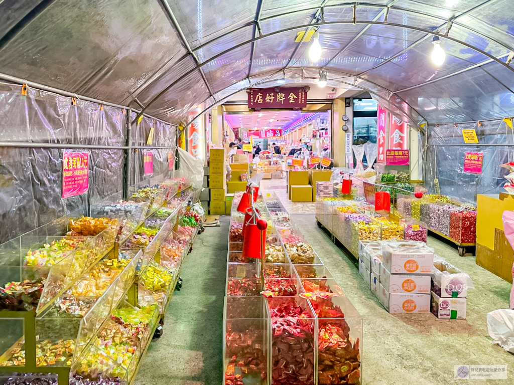 桃園中壢伴手禮-三陽食品創始店-60年老店!古早味零食蜜餞肉乾糖果年貨自助式秤重一次買齊/伴手禮推薦 @靜兒貪吃遊玩愛分享