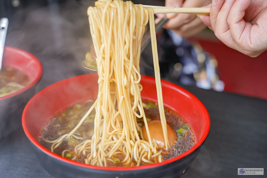 新竹美食-三廠麵店-在地熱門排隊美食！牛肉湯麵才40元，牛肉麵也只要70元，每日限量售完為止 @靜兒貪吃遊玩愛分享