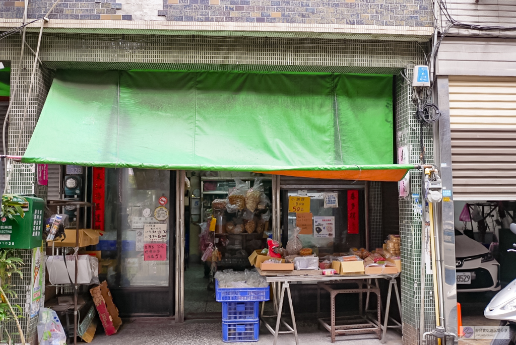 新竹美食-德龍商店-全台僅此一家！經營至今超過50年，隱藏在柑仔店裡，超厲害古早味零嘴水潤餅 @靜兒貪吃遊玩愛分享