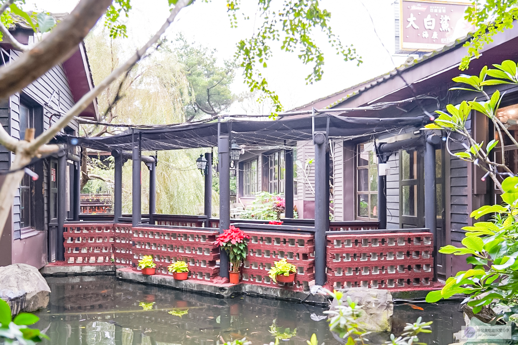 桃園美食-大白鯊海產-鬧中取靜的中式復古庭園，老字號人氣熱炒/鄰近經國轉運站 @靜兒貪吃遊玩愛分享