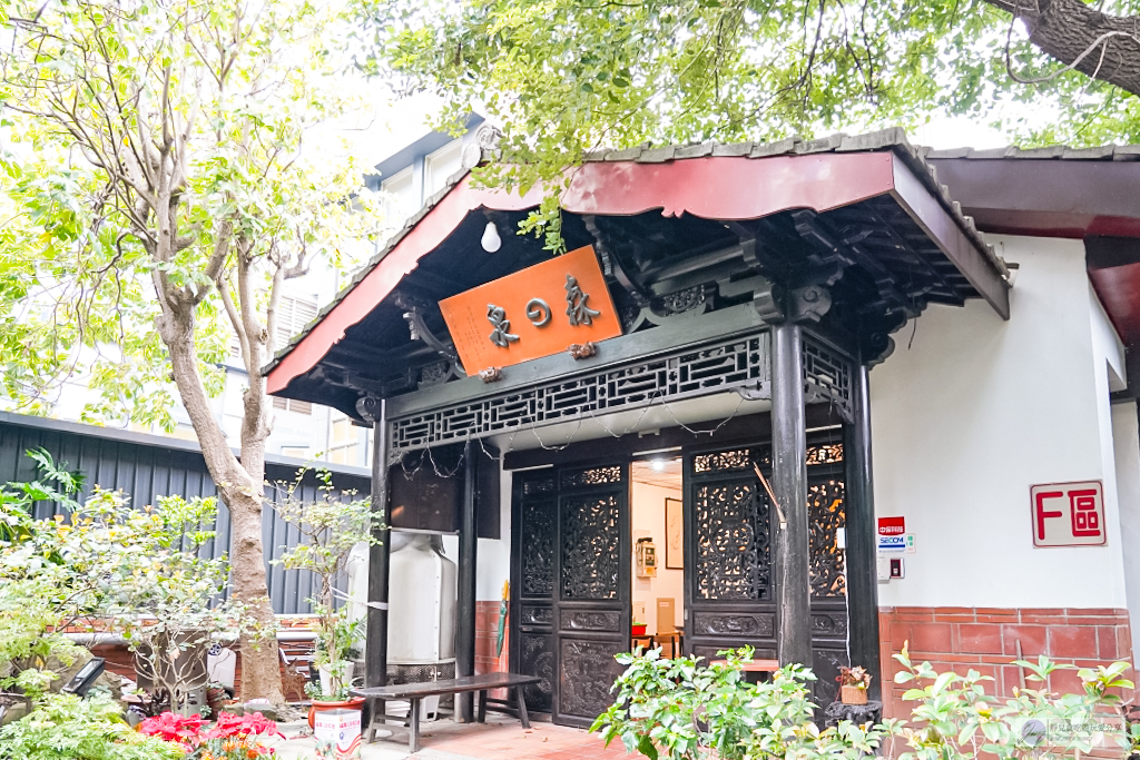 桃園美食-大白鯊海產-鬧中取靜的中式復古庭園，老字號人氣熱炒/鄰近經國轉運站 @靜兒貪吃遊玩愛分享