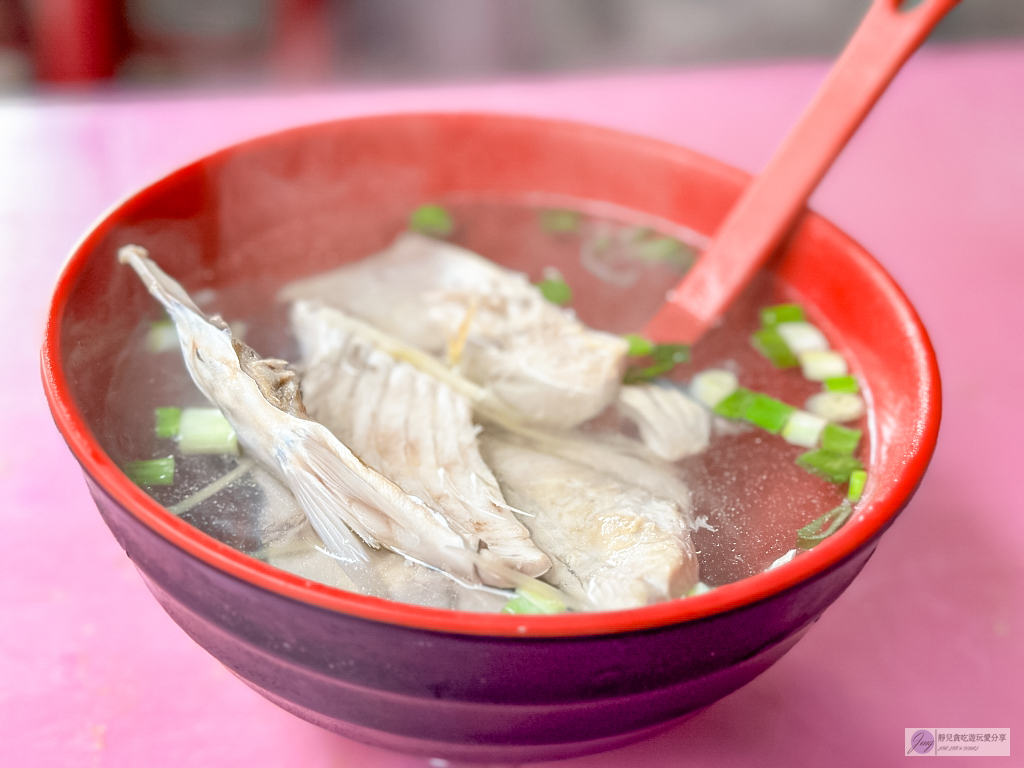 宜蘭蘇澳美食-富哥現撈鮮魚湯-在地經營30年！當日漁獲現煮鮮魚湯，魚肉超大塊只要100元 @靜兒貪吃遊玩愛分享