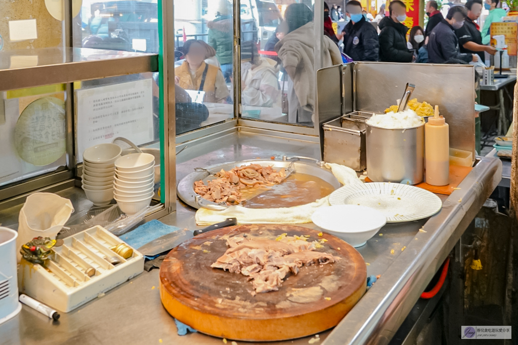 台南中西區美食-阿松割包-在地80年老店！傳承三代顛覆傳統的人氣割包，內用附手套還附湯 @靜兒貪吃遊玩愛分享