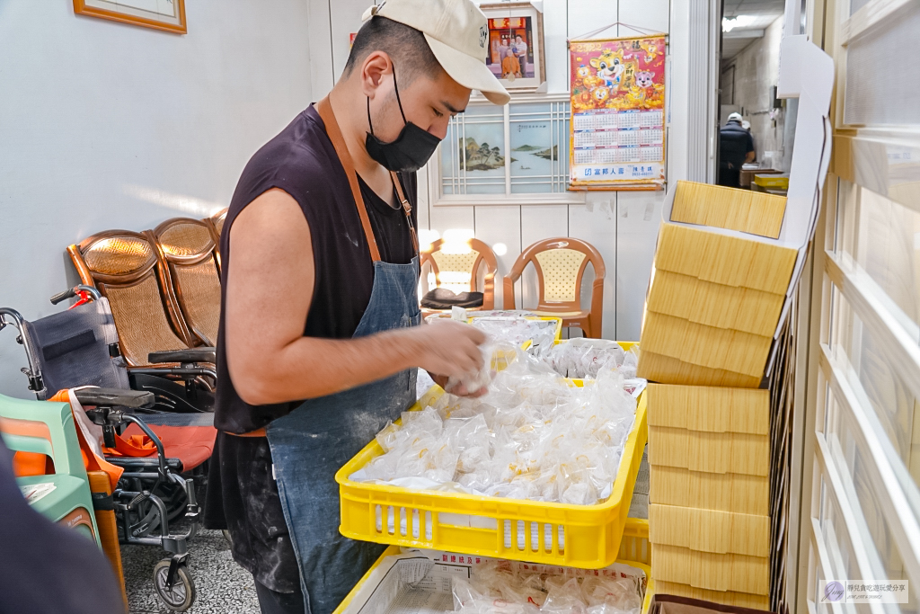 花蓮美食-阿傳師手工麻糬-在地50年老店！！隱藏民宅中的排隊手工麻糬，一顆最低14元 @靜兒貪吃遊玩愛分享