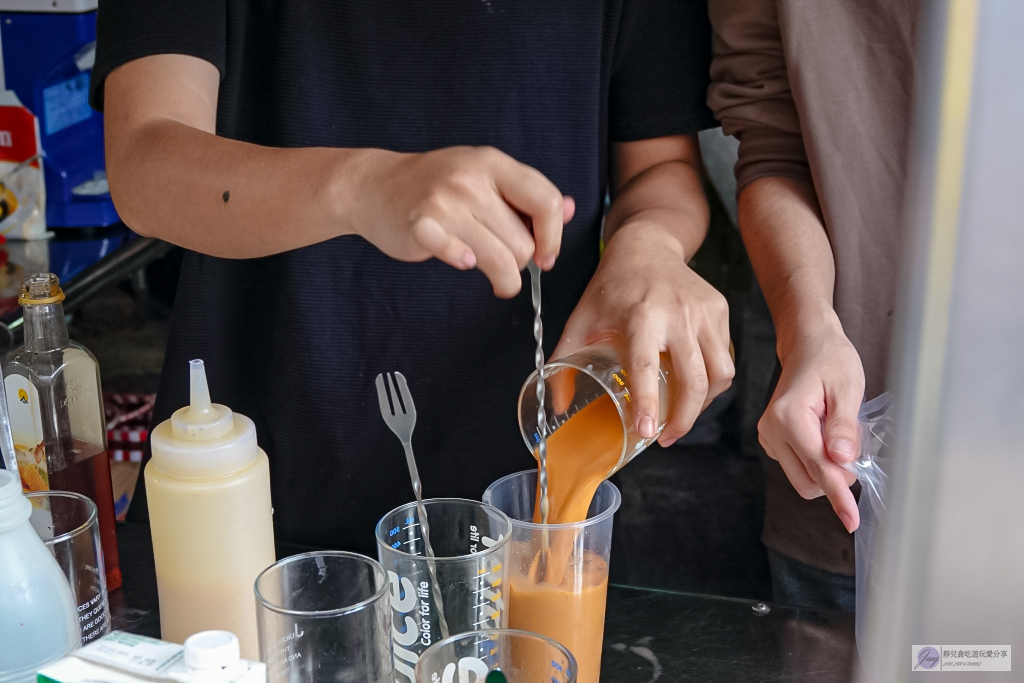 桃園中壢美食-泰茶枋ชาไทย-排隊人氣飲品！道地的泰式奶茶、泰式奶綠/忠貞市場美食推薦 @靜兒貪吃遊玩愛分享