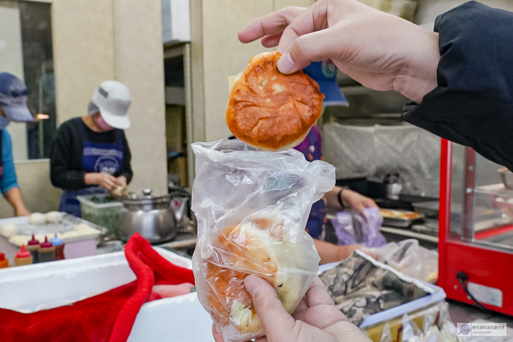 桃園新屋美食-黃媽媽水煎包-隱身住宅巷弄！在地經營27年，恰恰水煎包一顆18元 @靜兒貪吃遊玩愛分享